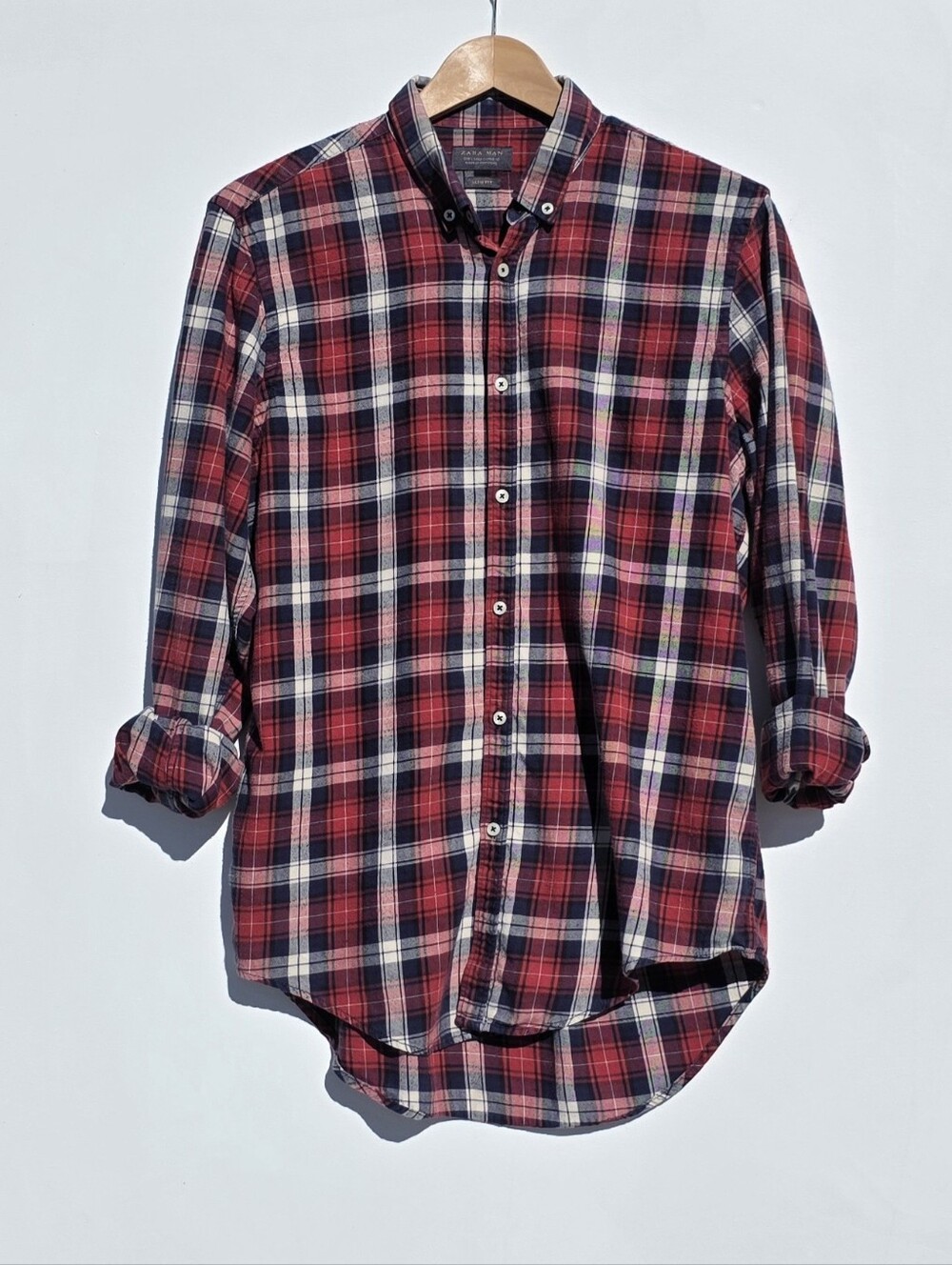Zara Men's Slim Fit Size Large Red and Navy Plaid Button-Down Shirt